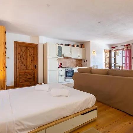 Hostdomus - Castle Appartamento *