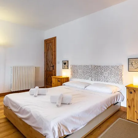 Hostdomus - Castle Appartement Besse-Basso